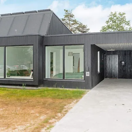 4 Person In Gilleleje-by Traum *